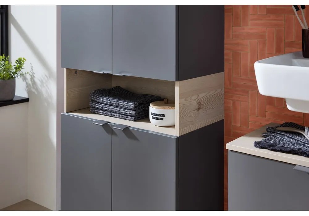 Szürke-natúr színű magas-fali fürdőszoba szekrény borovi fenyő dekorral 142x60 cm Quickset 394 – Pelipal