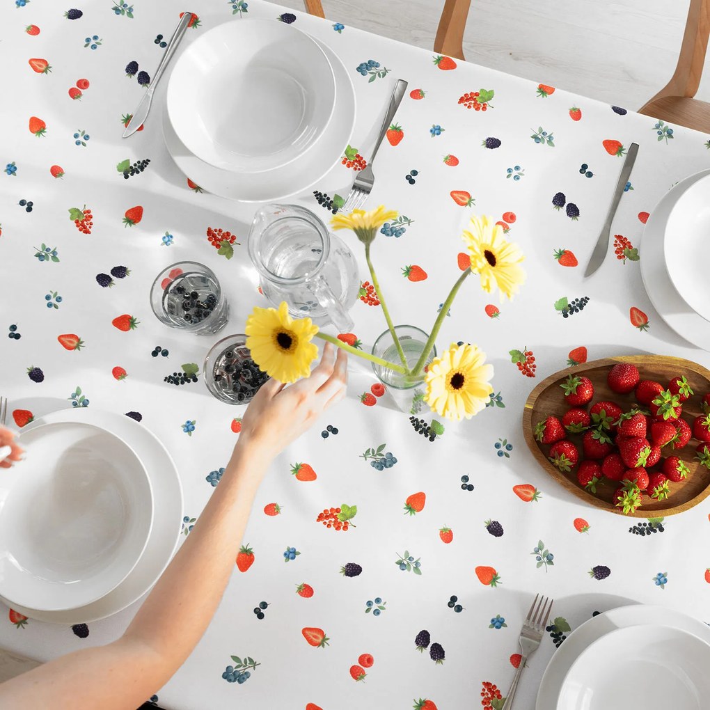 Goldea teflonos asztalterítő - erdei gyümölcsök 100 x 100 cm