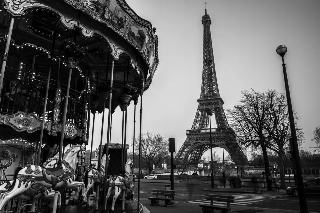 Poszter 45x30cm Körhinta Eiffel-toronnyal a háttérben, Assaf Frank