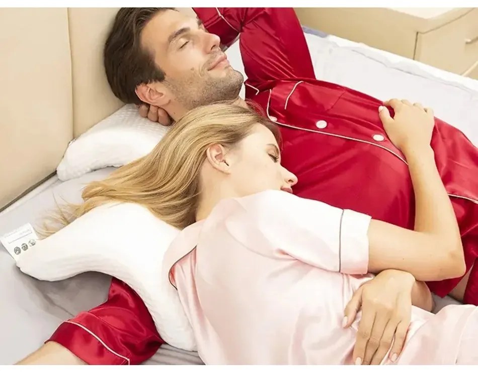 Ergonómikus párna ív alakban formázva