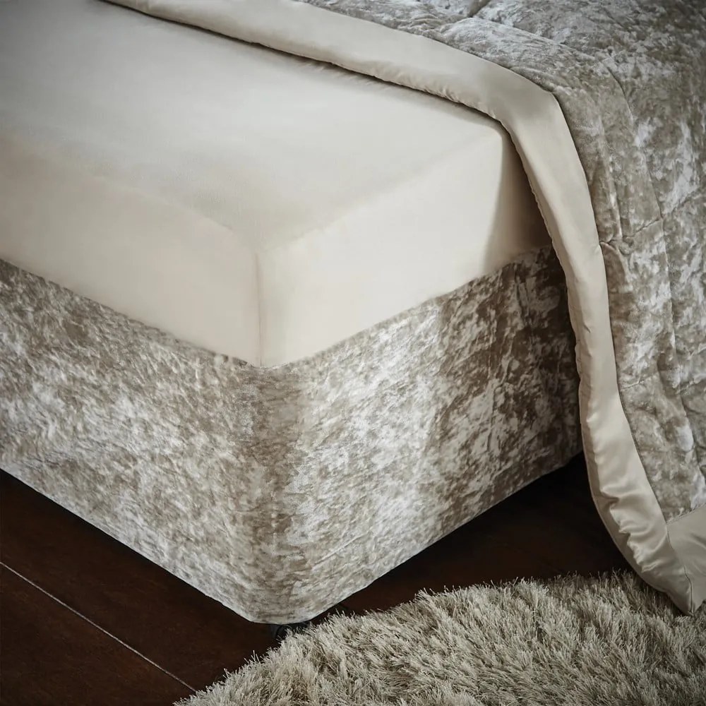 Bézs gumis bársony ágykeret huzat 152x198 cm Crushed Velvet – Catherine Lansfield