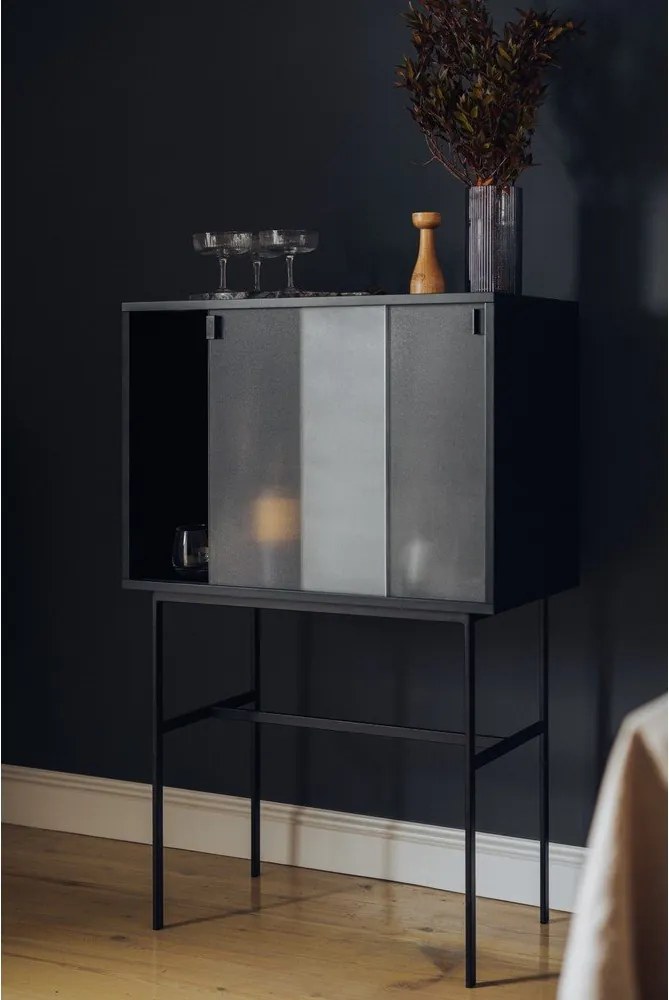 Fekete tálalószekrény tolóajtóval 70x109x40 cm Lekko – noo.ma