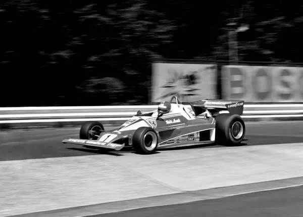 Fotográfia Niki Lauda driving a Ferrari 312T, 1975