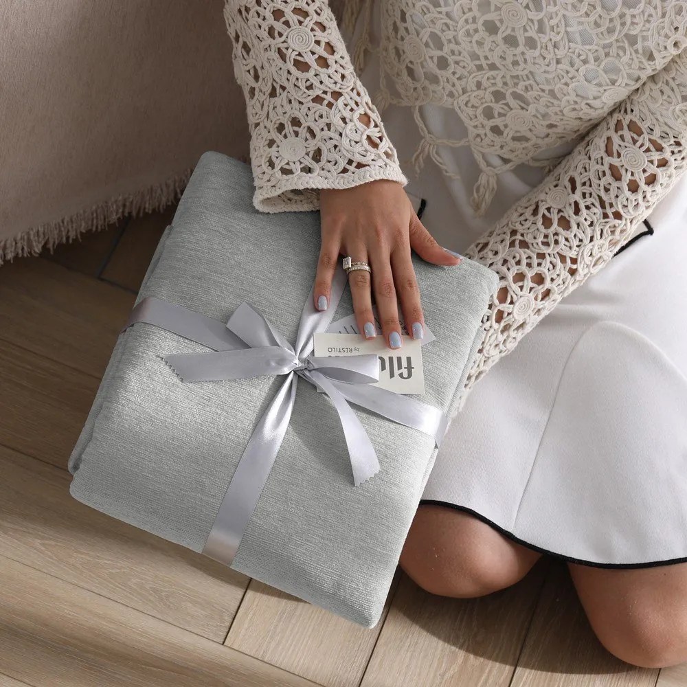 Világosszürke zsenília ágytakaró 220x240 cm Talo – Filumi