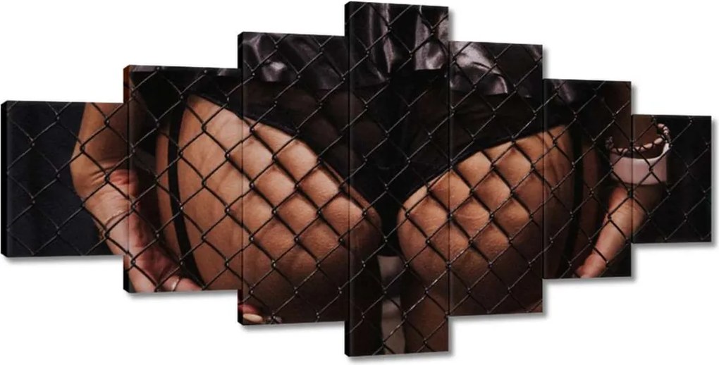 Képek 210x100 Formás popsi a rács mögött