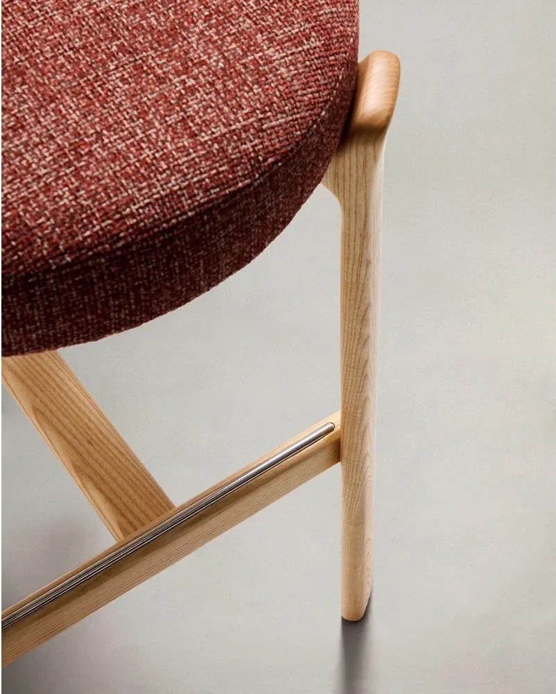 Terrakotta színű-világos natúr színű kőrisfa bárszék (ülésmagasság 75 cm) Granite – Kave Home