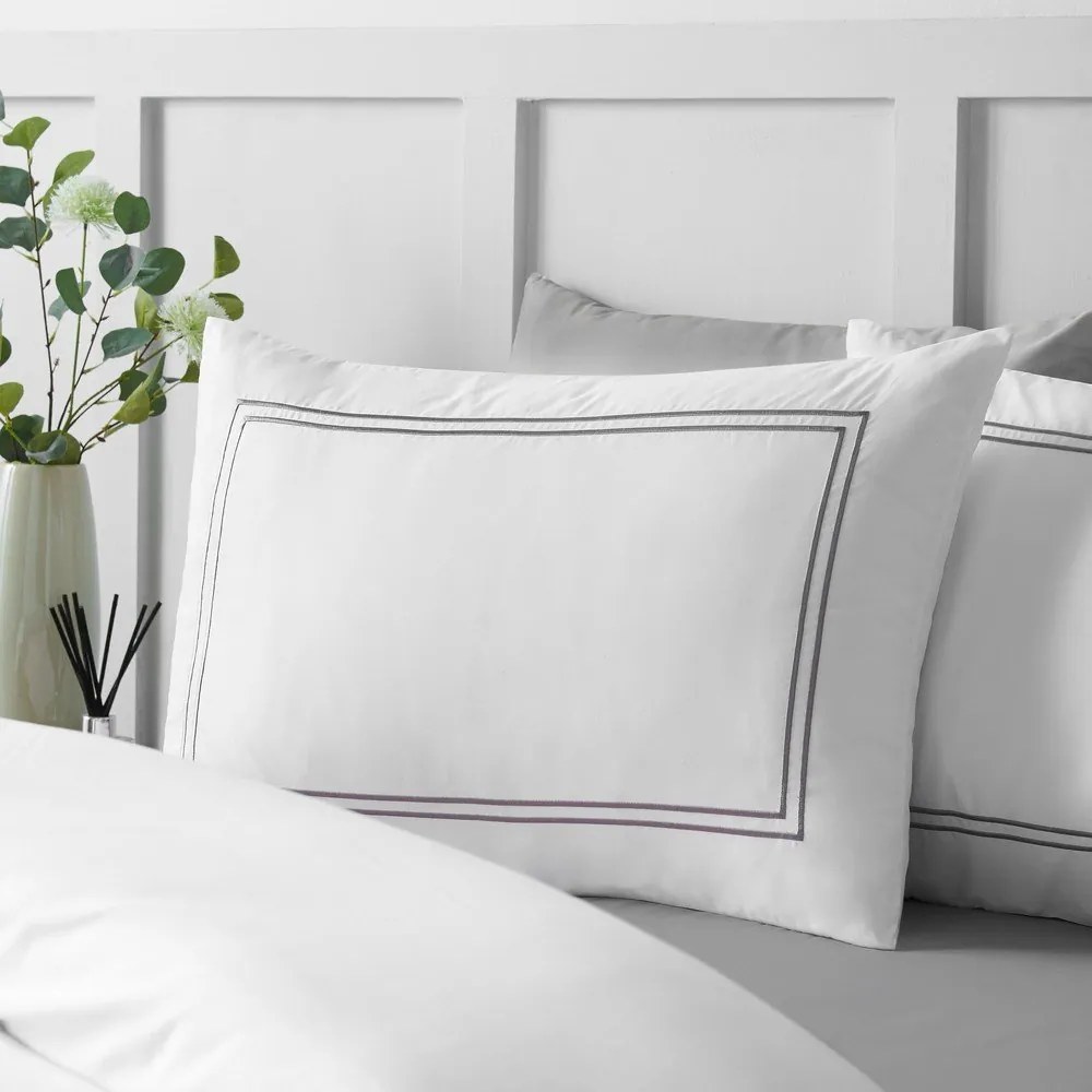Fehér egyszemélyes szatén ágyneműhuzat 135x200 cm So Soft Mono Satin Stitch – Catherine Lansfield