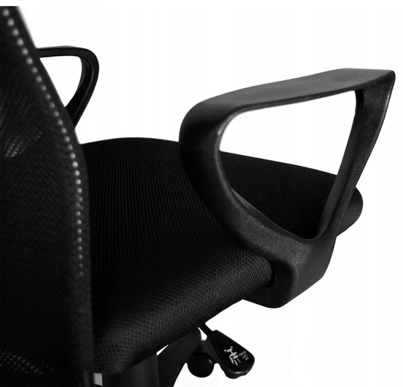Állítható magasságú, hálós háttámlás, gurulós irodai szék, fekete