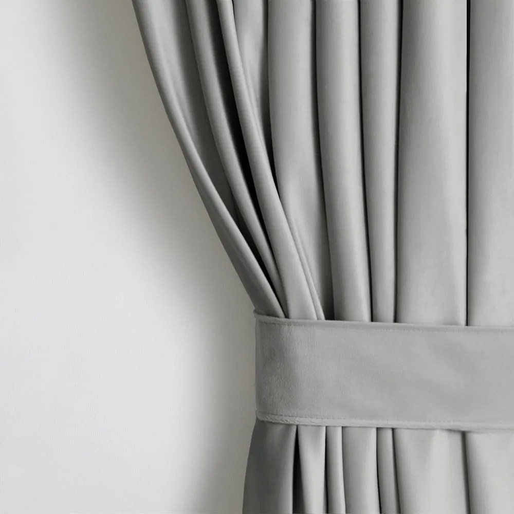 Világosszürke bársony dimout (részleges sötétítő) függöny 140x270 cm Pleat – Restilo