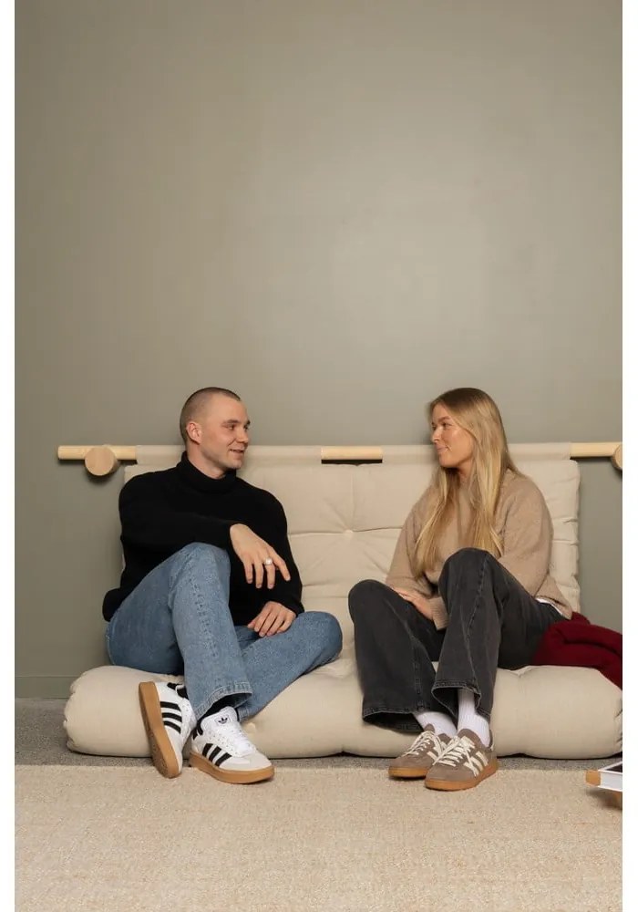 Barna kinyitható kanapé 135 cm Hooked – Karup Design