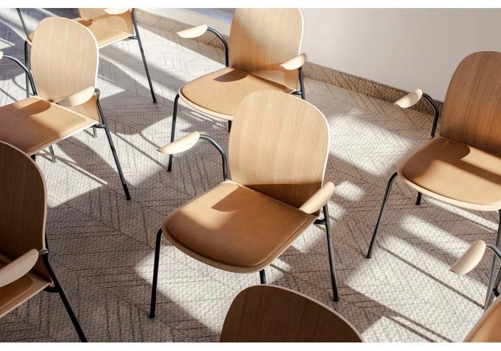 Konyakbarna-natúr színű karfás-rakásolható étkezőszék szett 2 db-os tölgyfa dekorral Book – Gazzda