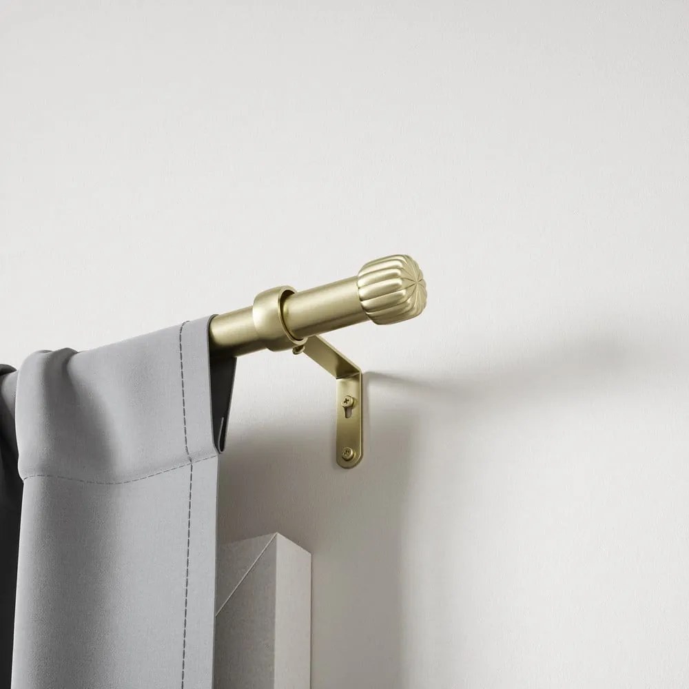 Aranyszínű acél bővíthető függönykarnis 91 - 168 cm Cleo – Umbra