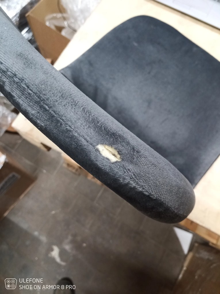 AKCIÓ sötétszürke bársonyszék COMO fekete lábakkal II. osztály