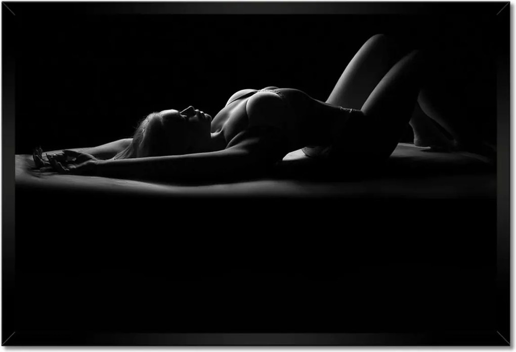 Poszterek keretben 60x40 Szűz fekszik a padlón