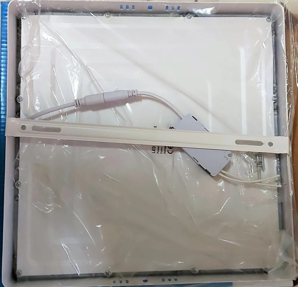 LED Panel, 24W Fehér 2160 Lumen Kör vagy Négyzet meleg vagy hideg szín Választható