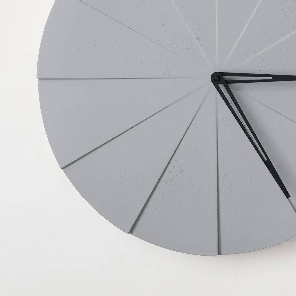 ODLITO Beton falióra Torta – szürke – 50 cm – fekete mutatók