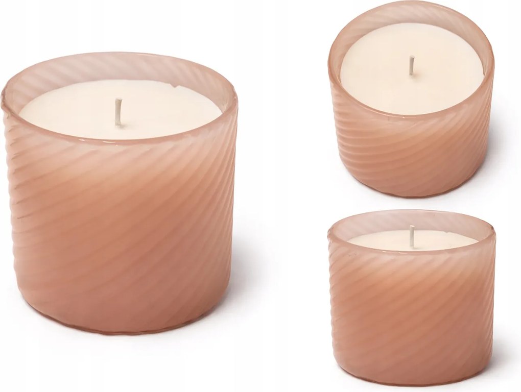 Illatgyertya krémes vanília és édes őszibarack ,magassága 9 cm.