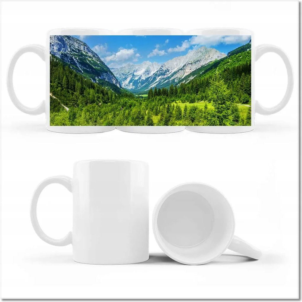 Fotó bögre Hegyi tájkép gyönyörű felhőkkel Fák a hegyekben