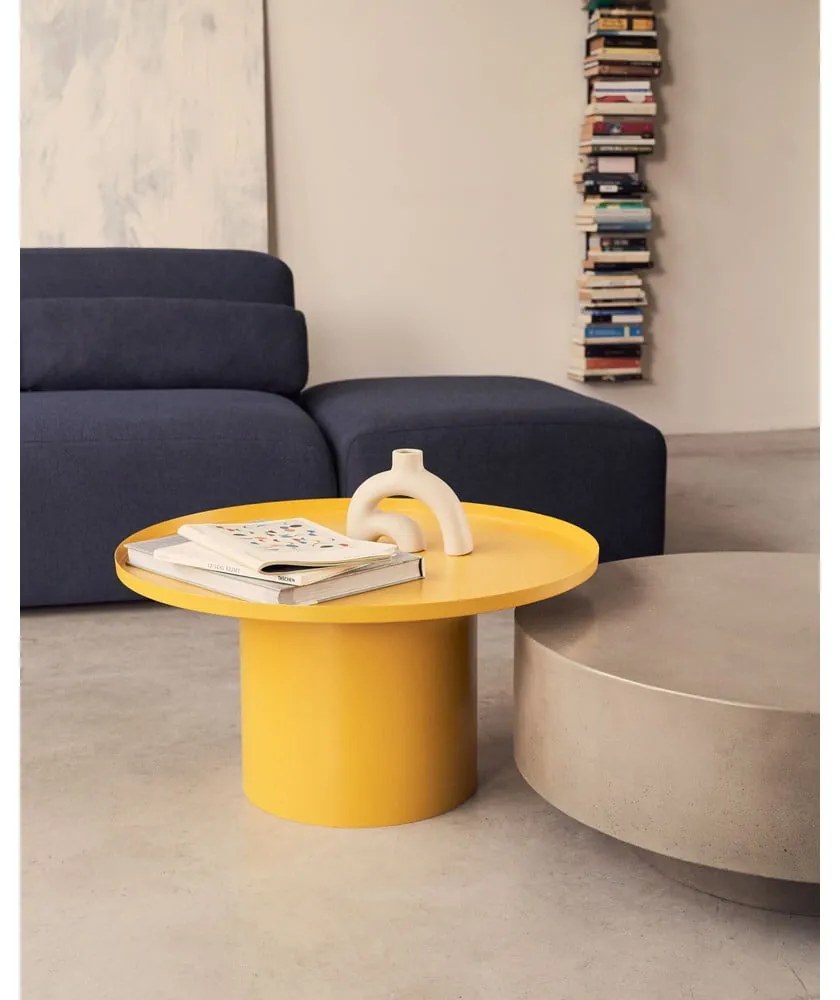 Mustársárga fém kerek dohányzóasztal ø 72 cm Fleksa – Kave Home