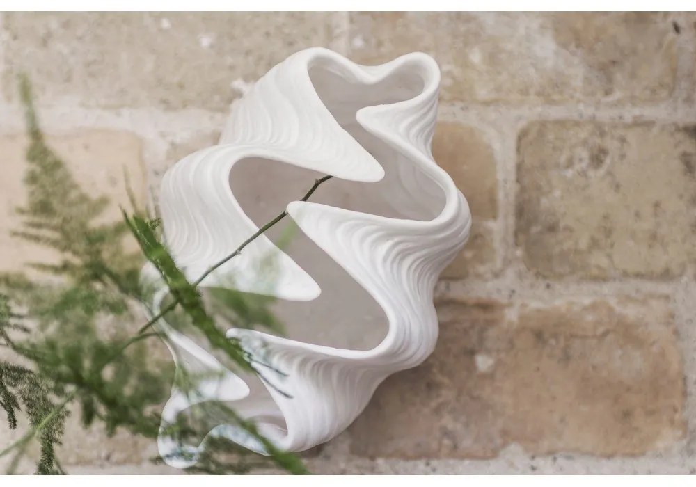 Fehér poligyanta váza (magasság 22 cm) Shell – Mette Ditmer Denmark