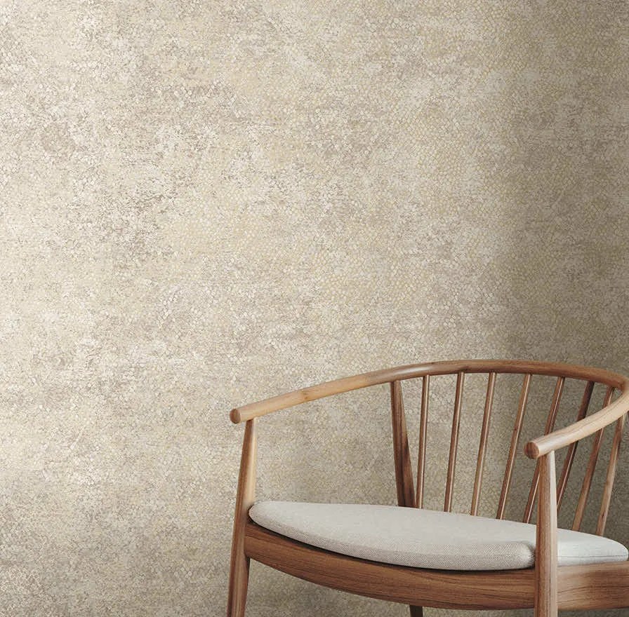 Holden Decor Textura Ophidian krém-szürke kígyóbőr mintás fémhatású vlies tapéta – 66123