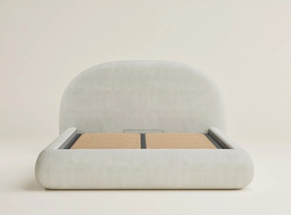 Krémszínű kárpitozott ágyneműtartós franciaágy ágyráccsal 180x200 cm Maumere – Maison de Rêve