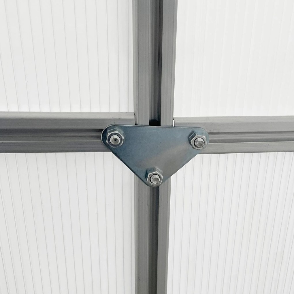 Outsunny Kertiház Polikarbonáttal 7,1 m² - 1,9L x 3,75W x 1,99H Alapzattal, Állítható Tetőablakkal, Tolóajtóval - Ezüst és Átlátszó | Aosom