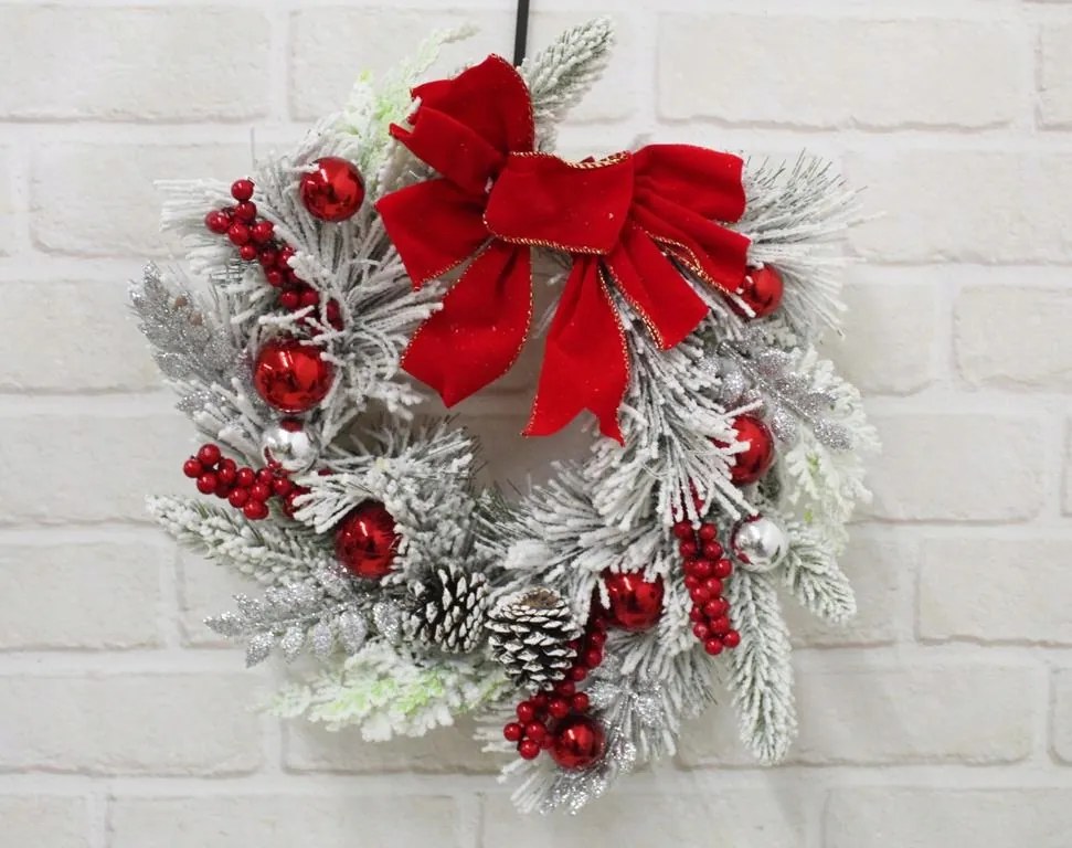 Karácsonyi koszorú masnival és gömbökkel 35cm