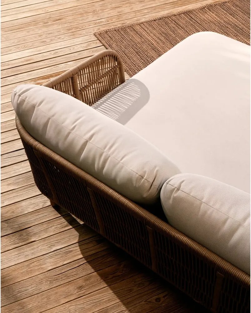 Krémszínű-natúr színű kétszemélyes tömörfa kerti napozóágy Catalina – Kave Home