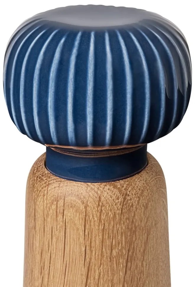 Hammershoi tölgyfa fűszerörlő, sötétkék porcelán részletekkel, magasság 13 cm - Kähler Design
