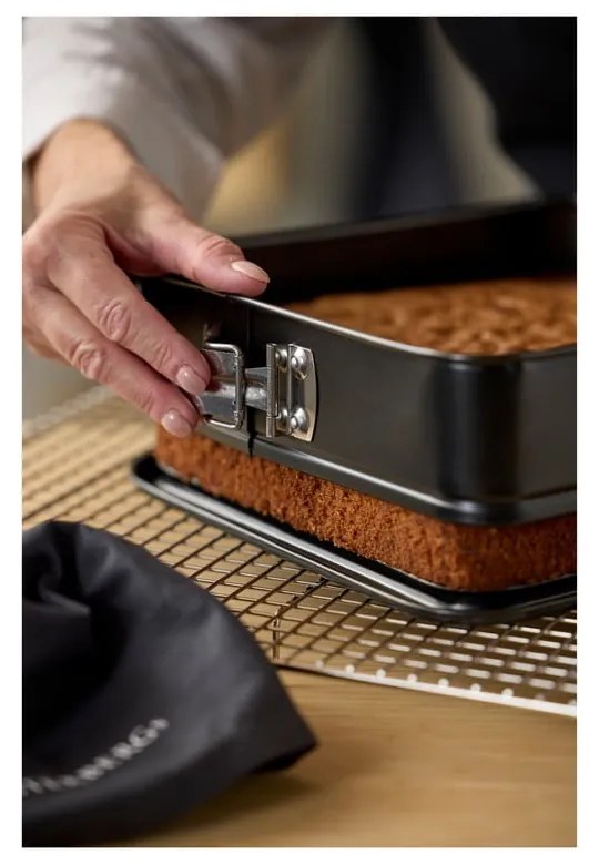 Rozsdamentes acél sütőforma tortához 24x24 cm – Blomsterbergs