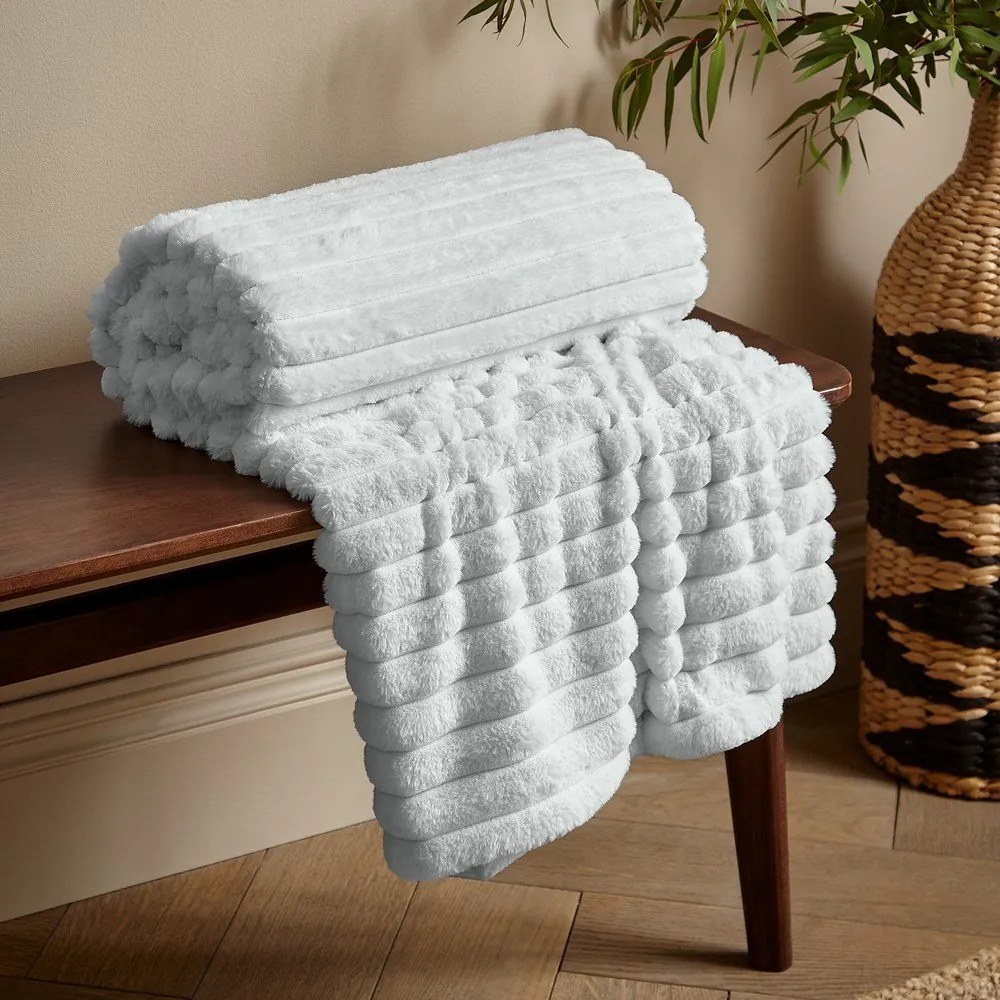 Fehér mikroplüss takaró 130x170 cm Cosy Ribbed – Catherine Lansfield