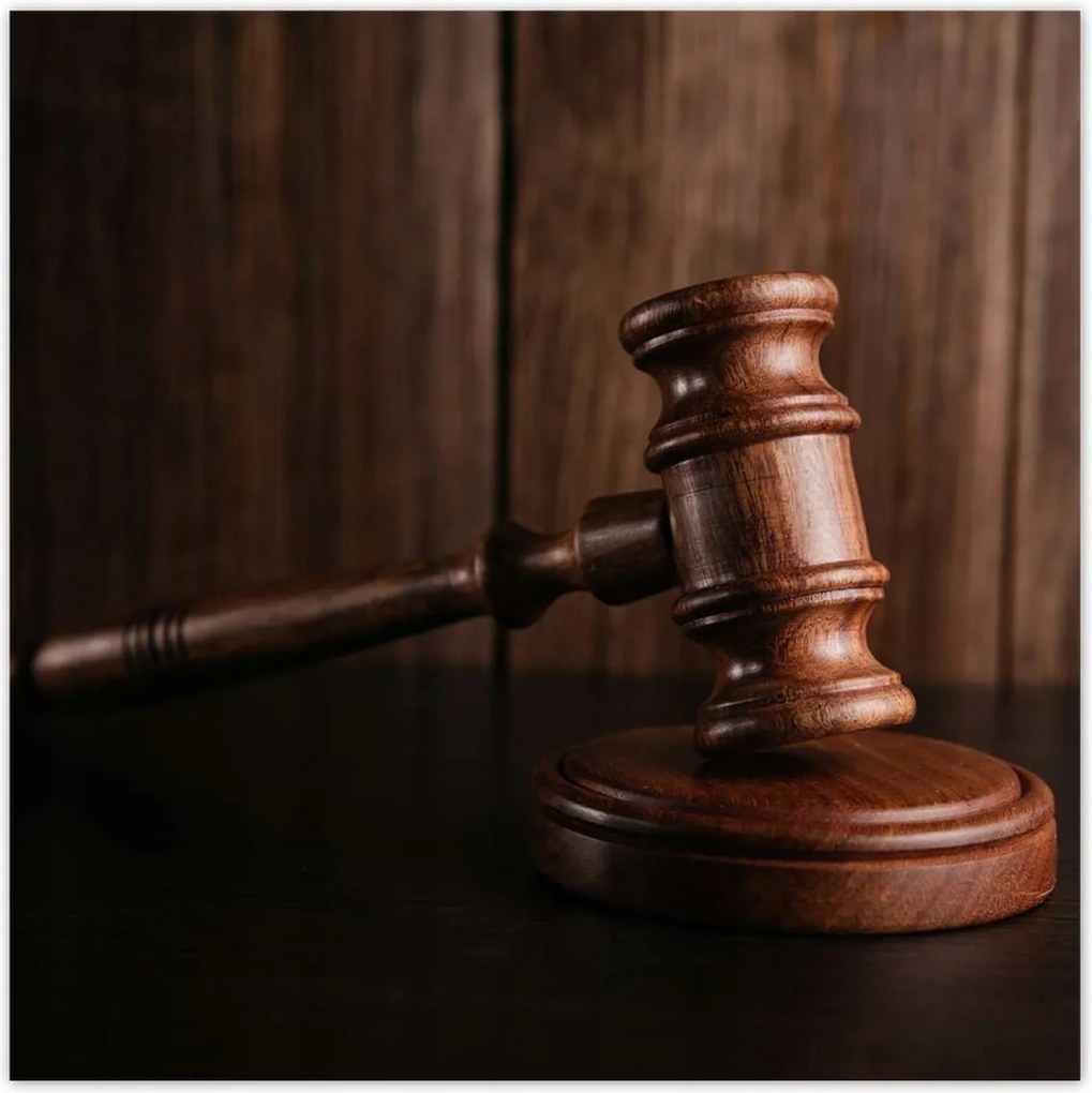 Poszterek 30x30 Fából készült bíró kalapács