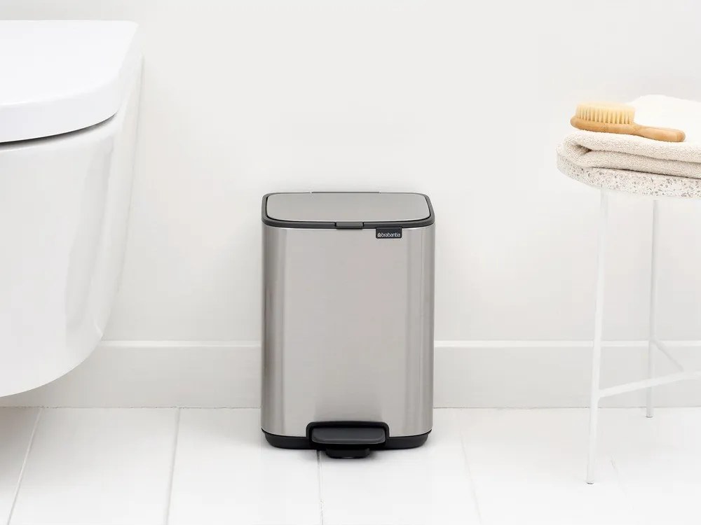 Matt ezüstszínű acél pedálos szemetes 4 l Bo – Brabantia
