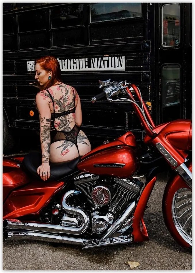 Poszterek A0 Pion Hölgy a Harley-n