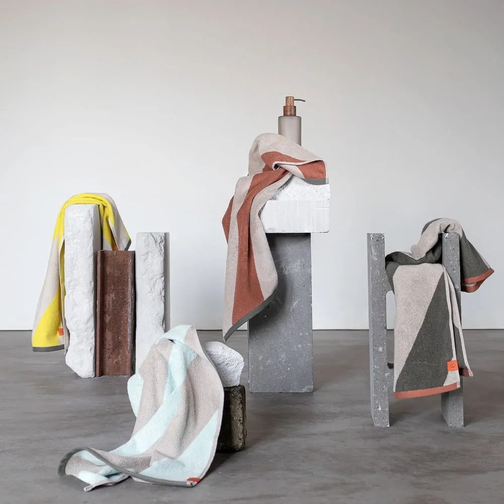 Khaki frottír bio pamut fürdőlepedő 70x133 cm Diagonal – Mette Ditmer Denmark