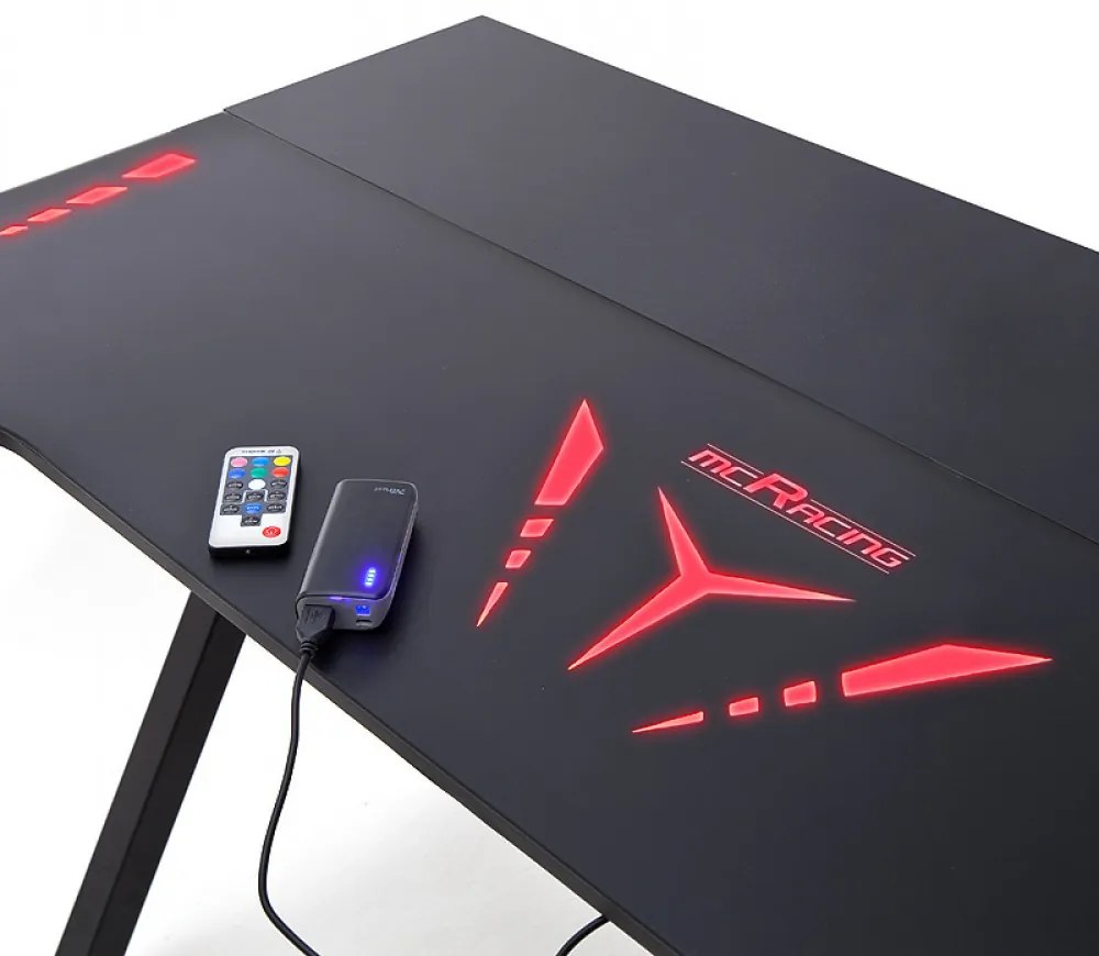mcRACING Basic 4 gamer íróasztal fekete karbon optika borítással és beépített LED világítással