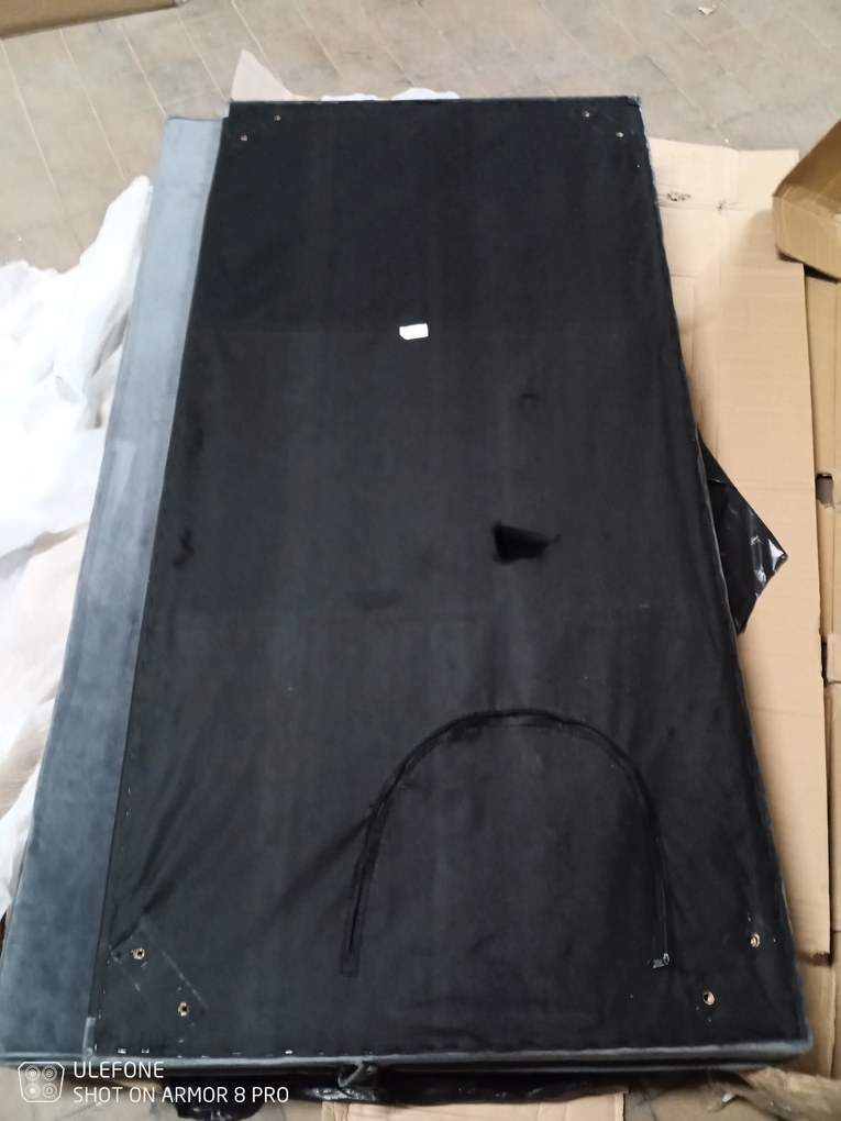 AKCIÓ Szürke kinyitható kanapé MORITZ VELVET II. minőség