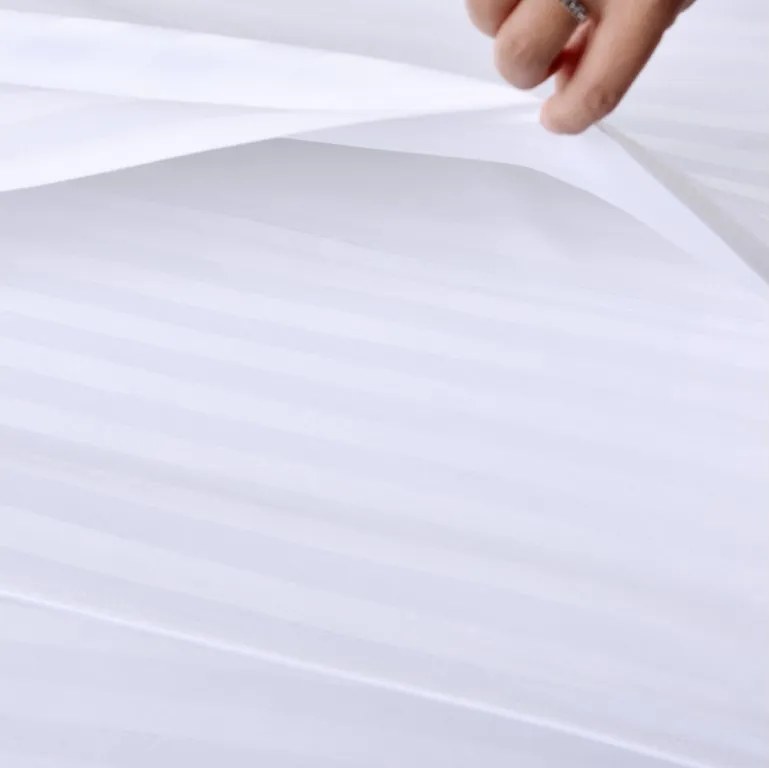 JASMINE mikroszálas szállodai ágyneműhuzat, fehér – 2 cm-es csíkos, szállodai zsebes Ágyneműhuzat mérete: 70 x 90 cm | 140 x 220 cm