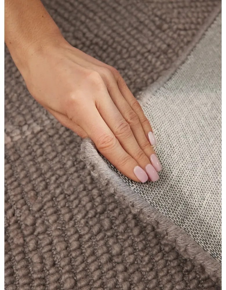 Szürkésbarna kézi szövésű gyapjú szőnyeg 200x300 cm Calmio – Hanse Home