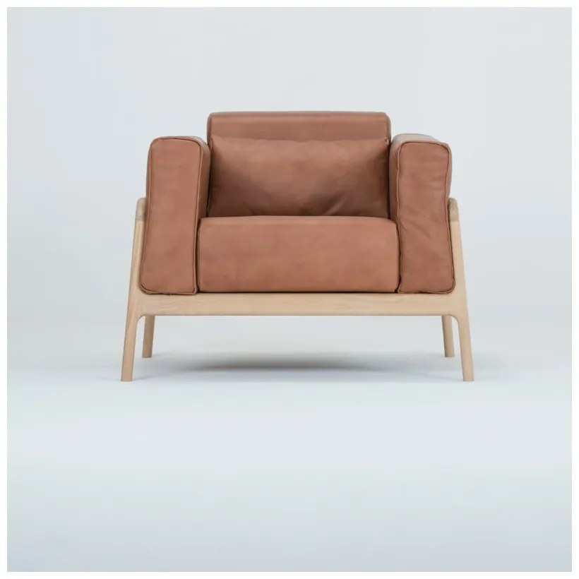 Fawn fotel tömör tölgyfa konstrukcióból konyakbarna bivalybőr ülőpárnával - Gazzda
