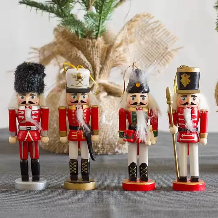 Diótörő katona figura, 4 figurás készlet, fa, piros