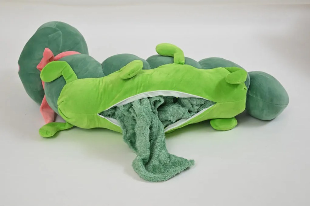 Plüss HERNYÓ zöld babatakaróval belül