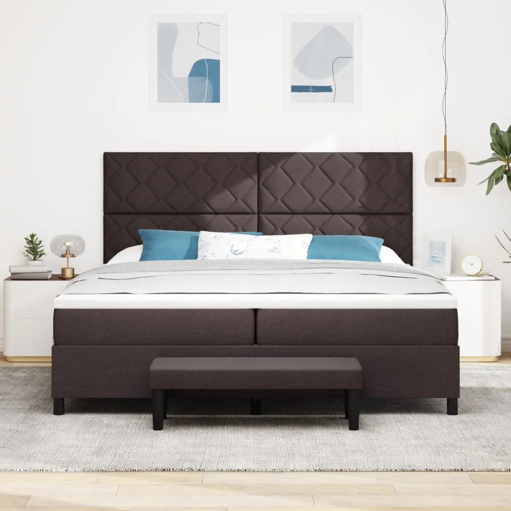 Box Spring ágy matraccal és padról sötétbarna 200x200 cm szövet