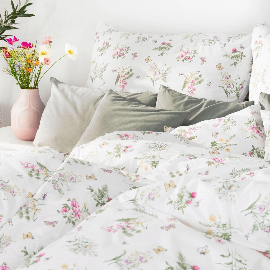 Goldea pamut ágyneműhuzat - színes réti virágok fehér alapon 140 x 220 és 70 x 90 cm
