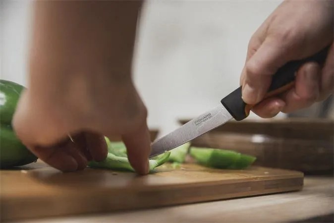 Hámozókés, 11 cm, FISKARS Functional Form GRS (IF1087407)
