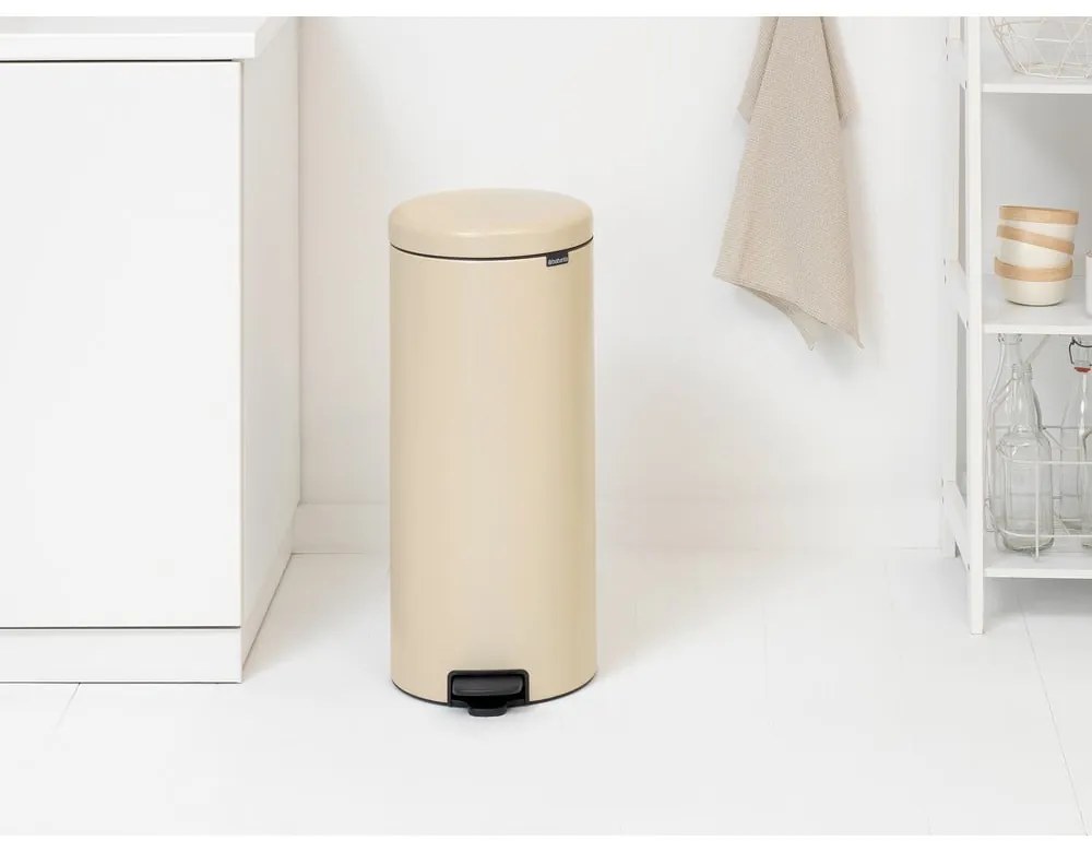 Bézs acél pedálos szemetes 30 l NewIcon – Brabantia