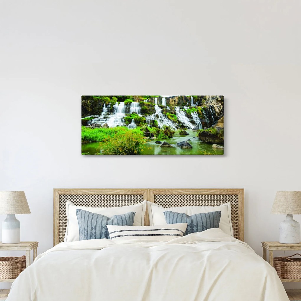 Kép - vízesés zöldövezetben (120x50 cm)