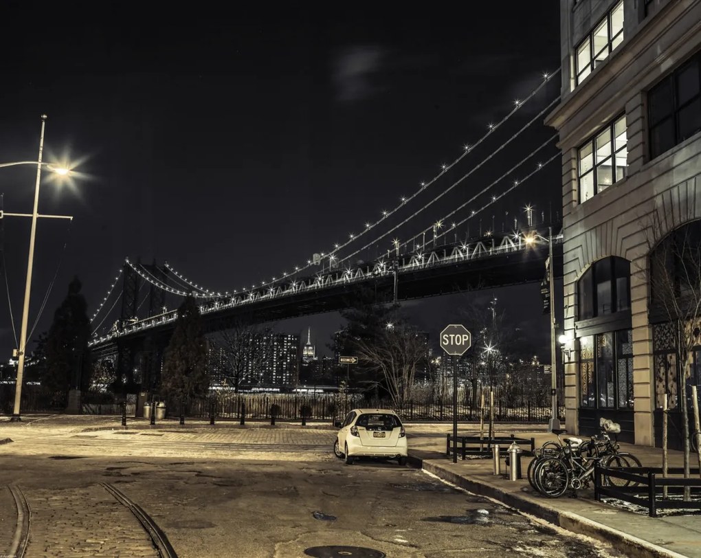 Poszter 76x60,5cm Esti kilátás a Manhattan hídra az utcáról, Assaf Frank