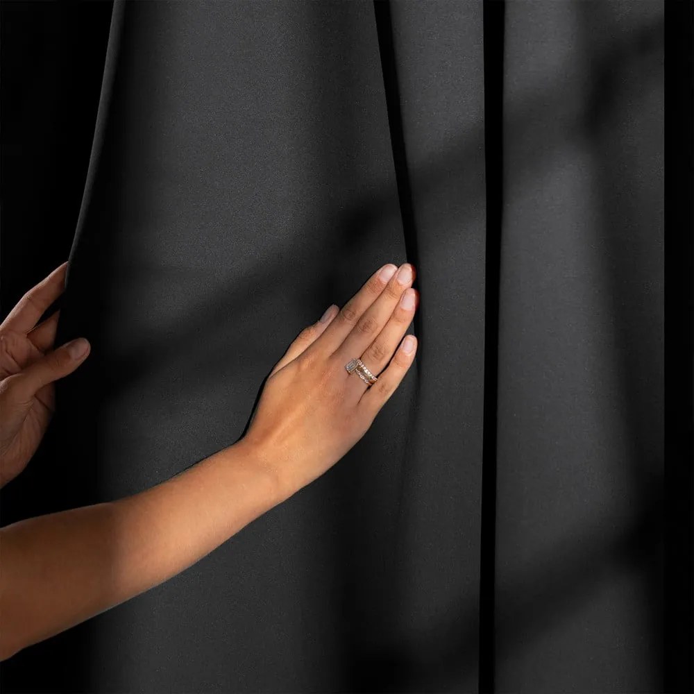 Fekete sötétítő termo függöny 140x245 cm Pleat – Restilo